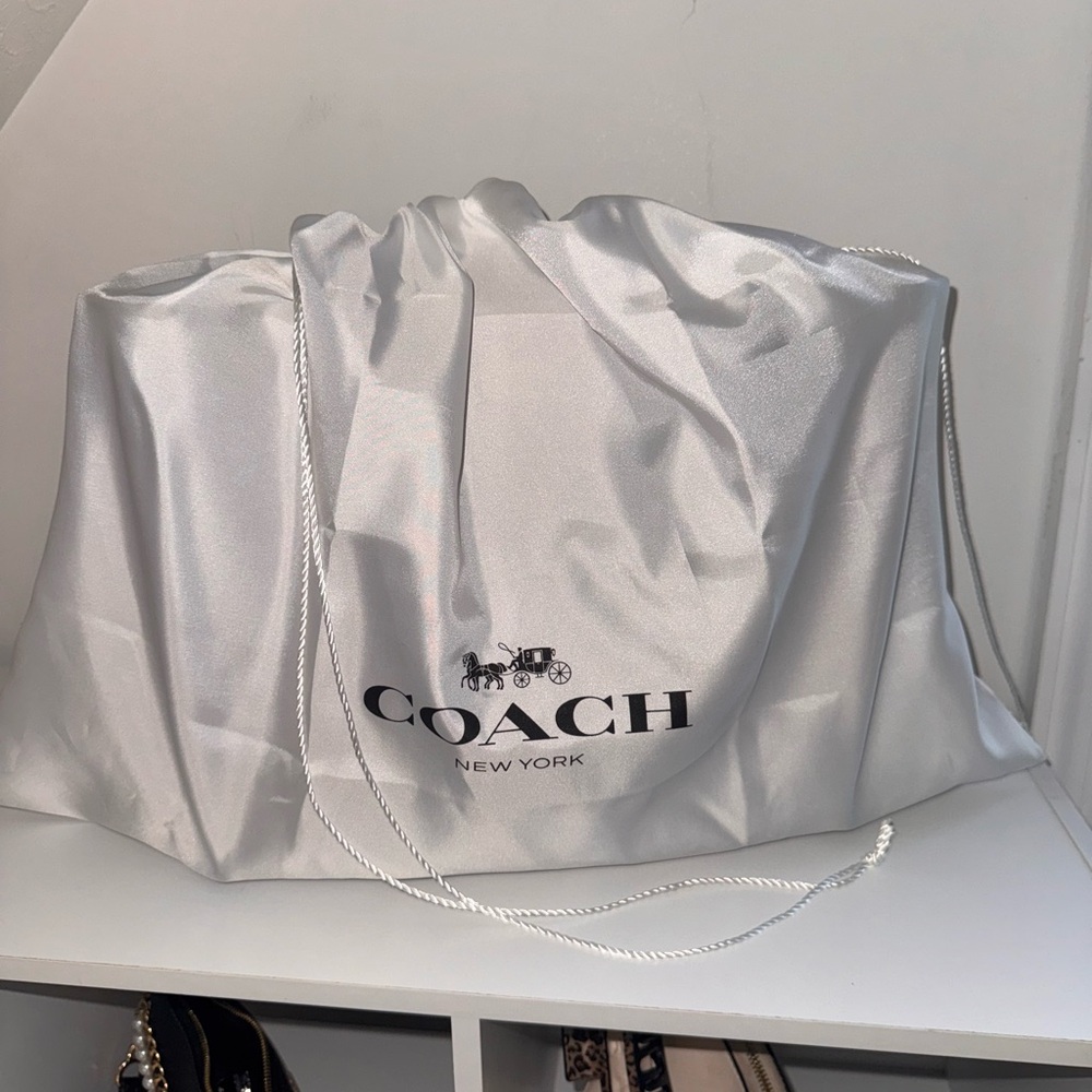 Coach Willow Tote 38 - Picture 5 of 6